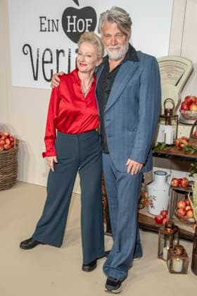 abb Katharina Hoffmann with Volker Meyer Drabisch at the premiere of the new SAT 1 daily TV series Ein Hof zum Verlieben at the cinema Zoopalast on Wednesday 25 02 2026 in Berlin Berlin Germany