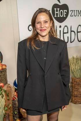 abb Franziska van der Heide at the premiere of the new SAT 1 daily TV series Ein Hof zum Verlieben at the cinema Zoopalast on Wednesday 25 02 2026 in Berlin Berlin Germany