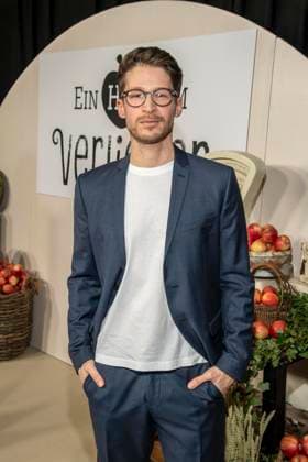 abb Oliver Bender at the premiere of the new SAT 1 daily TV series Ein Hof zum Verlieben at the cinema Zoopalast on Wednesday 25 02 2026 in Berlin Berlin Germany