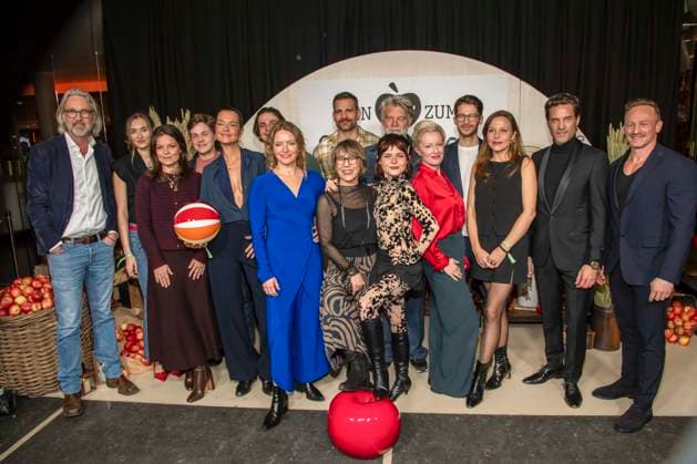 abb Emmy Pilawa, Michel Ben Seidel, Susan Hoecke, Nikolaus Lessky, Diana Staehly, Gitta Schweighöfer, Moritz Otto, Volker Meyer Drabisch, Carlotta Truman, Katharina Hoffmann, Oliver Bender, Franziska van der Heide, Stephan Käfer and Markus Ertelt at the premiere of the new SAT 1 daily TV series Ein Hof zum Verlieben at the cinema Zoopalast on Wednesda