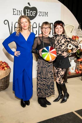 abb Diana Staehly, Gitta Schweighoefer and Carlotta Truman at the premiere of the new SAT 1 daily TV series Ein Hof zum Verlieben at the cinema Zoopalast on Wednesday 25 02 2026 in Berlin Berlin Germany