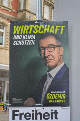 Cem Özdemir, Die Grünen, Plakat, Landtagswahl 2026, Karlsruhe, Baden-Württemberg, Deutschland *** Cem Özdemir, The Greens, poster, state election 2026, Karlsruhe, Baden Württemberg, Germany
