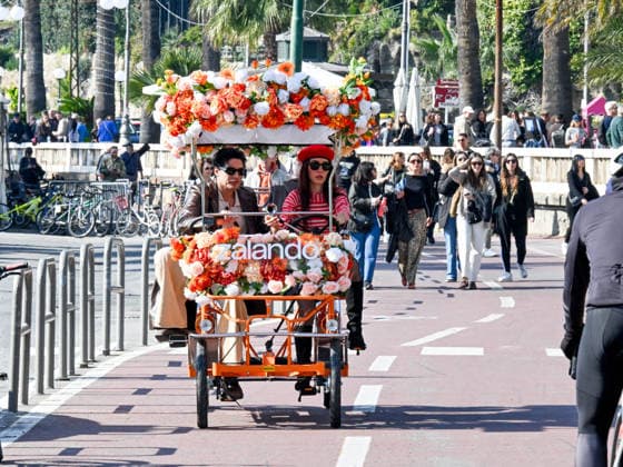 Sanremo, 76th Italian Song Festival -- Day 3 - Pictured: Cristiano Caccamo and Camihawke on a rickshaw  Copyright: xManuelexMangiarottix xipa-agency.netx xPoolxSanremox02x IPA_Agency_IPA72048241