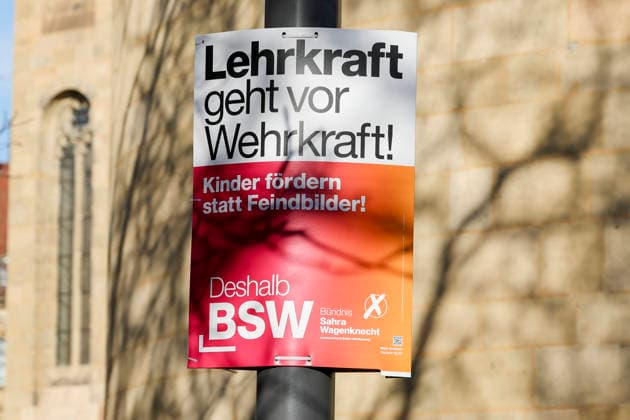 Ein Wahlplakat der Partei Buendnis Sahra Wagenknecht BSW ist an einem Laternenmast befestigt, Landtag und Wahlwerbung, Landtagswahl in Baden Wuerttemberg 2026, Innenstadt am 26. February 2026 in Stuttgart, Deutschland. (Foto von Marco Steinbrenner DeFodi Images) An election poster for the Buendnis Sahra Wagenknecht BSW party is attached to a lamppost, Landtag und Wahlwerbung, Landtagswahl in Baden Wuerttemberg 2026, City centre, February 26, 2026 in Stuttgart, Germany. (Photo by Marco Steinbrenner DeFodi Images)