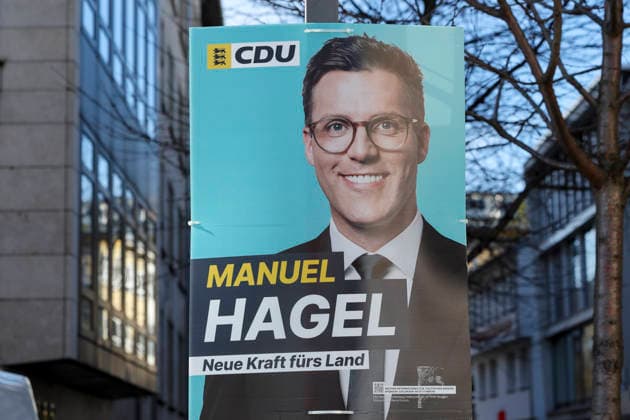 Auf einem Wahlplakat ist der Spitzenkandidat der Christlich Demokratischen Union CDU Manuel Hagel abgebildet, Landtag und Wahlwerbung, Landtagswahl in Baden Wuerttemberg 2026, Innenstadt am 26. February 2026 in Stuttgart, Deutschland. (Foto von Marco Steinbrenner DeFodi Images) The leading candidate of the Christian Democratic Union (CDU), Manuel Hagel, is pictured on an election poster, Landtag und Wahlwerbung, Landtagswahl in Baden Wuerttemberg 2026, City centre, February 26, 2026 in Stuttgart, Germany. (Photo by Marco Steinbrenner DeFodi Images)