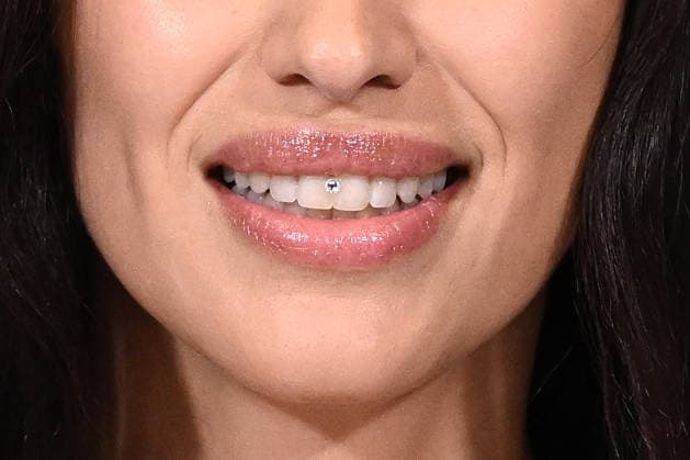 76th Italian Song Festival, photocall 76th Italian Song Festival. Photocall. Pictured is Irina Shayk s diamond between her teeth. Sanremo, Italy 26 Feb 2026, Credit:Maria Laura Antonelli Avalon Italy, Sanremo  Copyright: xMariaxLauraxAntonellix xAvalonx 1078423030