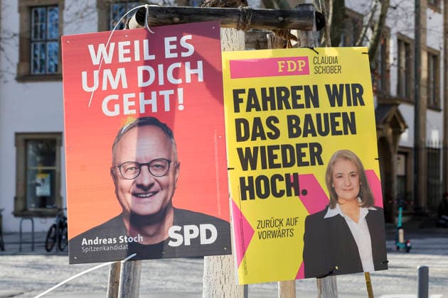 Auf Wahlplakaten sind die Spitzenkandidaten Andreas Stoch von der Sozialdemokratischen Partei Deutschlands SPD und Claudia Schober von der Freien Demokratischen Partei FDP abgebildet, Landtag und Wahlwerbung, Landtagswahl in Baden Wuerttemberg 2026, Innenstadt am 26. February 2026 in Stuttgart, Deutschland. (Foto von Marco Steinbrenner DeFodi Images) The leading candidates Andreas Stoch from the Social Democratic Party of Germany (SPD) and Claudia Schober from the Free Democratic Party (FDP) are pictured on election posters, Landtag und Wahlwerbung, Landtagswahl in Baden Wuerttemberg 2026, City centre, February 26, 2026 in Stuttgart, Germany. (Photo by Marco Steinbrenner DeFodi Images) *** The leading candidates Andreas Stoch from the Soc