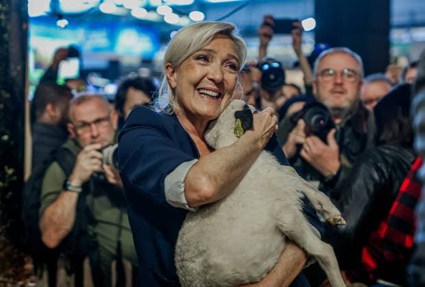 News Themen der Woche KW09 SIA SALON DE LAGRICULTURE 2026 MARINE LE PEN PHOTOPQR SUD OUEST GUILLAUME BONNAUD Bordeaux 26 02 2026 LE 26 FEVRIER 2026 A PARIS SIA SALON DE LAGRICULTURE 2026 PH Guillaume Bonnaud JORDANBARDELLA ET MARINE LE PEN EN VISITE AU SALON For the first time in months, ultra right leader Jordan Bardella and Marine Le Pen appeared together They arrived side by side at the Agricultural Show on Thursday, February 26 Bordeaux GIRONDE France  Copyright: xPHOTOPQR SUDxOUEST MAXPPPxGUILLAUMExBONNAUDx 20260226SDO8823 20260226SDO8821