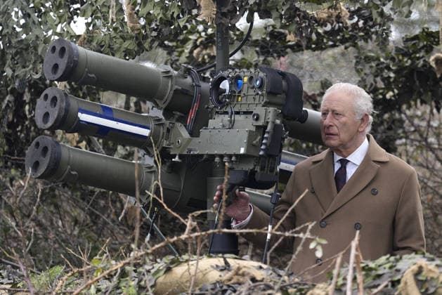 Entertainment Themen der Woche King Charles visits the Royal Regiment of Artillery King Charles visits the Royal Regiment of Artillery at Baker Barracks, Emsworth, Hampshire. Picture date: Thursday February 26, 2026., UK, on the 26th February 2026. Picture by Andrew Matthews WPA-Pool Emsworth Baker Barracks Hampshire United Kingdom 