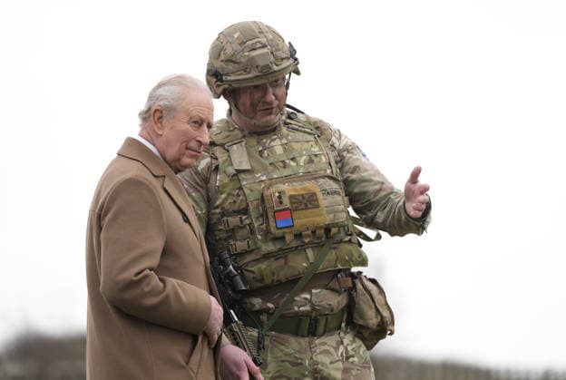 King Charles visits the Royal Regiment of Artillery King Charles visits the Royal Regiment of Artillery at Baker Barracks, Emsworth, Hampshire. Picture date: Thursday February 26, 2026., UK, on the 26th February 2026. Picture by Andrew Matthews WPA-Pool Emsworth Baker Barracks Hampshire United Kingdom 