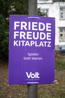 Landtagswahl Trier in Rheinland-Pfalz, Deutschland, Wahlplakat, Werbung für den Kandidaten einer politischen Partei, Wahlkampf *** State election Trier in Rhineland Palatinate, Germany, Election poster, Advertising for the Candidates a political Party, Election campaign 1133606024