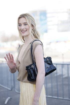 MFW - Prada Outside Sarah Pidgeon at the Prada fashion show during the Milan Womenswear Fall Winter 2026 2027 Fashion Week on February 26, 2026 in Milan, Italy. Photo by Marco Piovanotto ABACAPRESS.COM Milan Italy  Copyright: xPiovanottoxMarco ABACAx