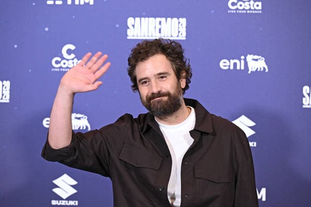 February 26, 2026, Sanremo, Rome, Italy: 76th Italian Song Festival. Photocall. Pictured: Tommaso Paradiso. Sanremo Italy 26 Feb 2026 Sanremo Italy  - ZUMAa289 20260226_zia_a289_293 Copyright: xMariaxLauraxAntonellix