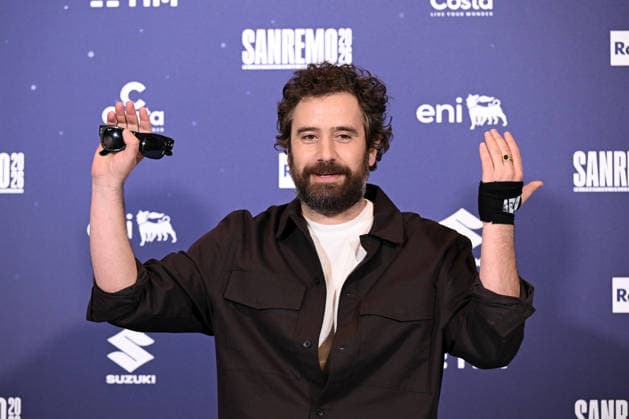 February 26, 2026, Sanremo, Rome, Italy: 76th Italian Song Festival. Photocall. Pictured: Tommaso Paradiso. Sanremo Italy 26 Feb 2026 Sanremo Italy  - ZUMAa289 20260226_zia_a289_300 Copyright: xMariaxLauraxAntonellix