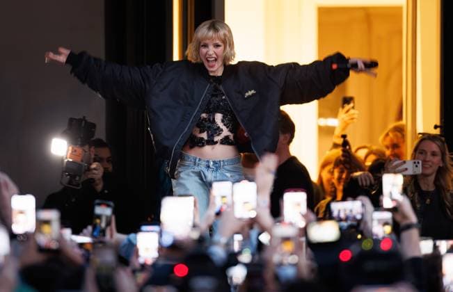 Belgian singer Angele pictured during a world premiere of Angele s new song and music video, Thursday 26 February 2026, in Brussels, The video is broadcasted at La Monnaie De Munt Royal opera building at the Place de la Monnaie Muntplein, in Brussels.  BENOITxDOPPAGNE 165438141