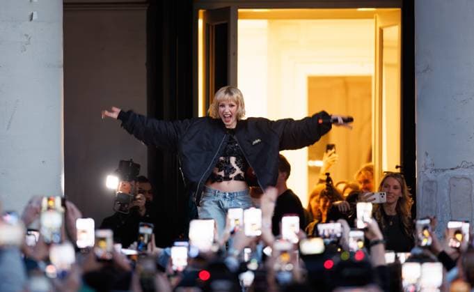 Belgian singer Angele pictured during a world premiere of Angele s new song and music video, Thursday 26 February 2026, in Brussels, The video is broadcasted at La Monnaie De Munt Royal opera building at the Place de la Monnaie Muntplein, in Brussels.  BENOITxDOPPAGNE 165438158