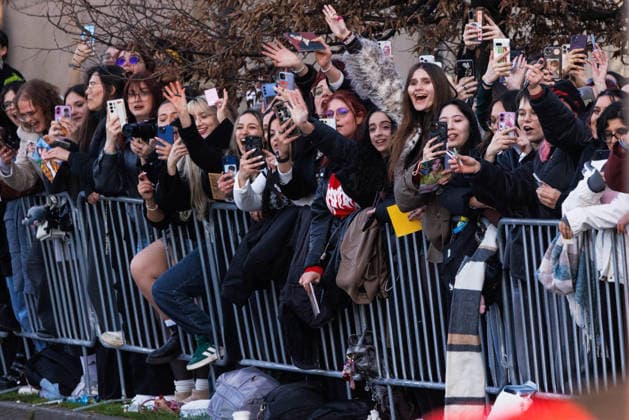 News - Prada - Celebrity Arrivals - Milan Fashion Week - Womenswear Fall Winter 2026 2027 Wooyoung fans are seen at the Prada fashion show during the Milan Menswear Fall Winter 2026 2027 Fashion Week on February 26, 2026 in Milan, Italy. Photo: Cinzia Camela. Milan Fondazione Prada Italy Copyright: xCinziaxCamelax xLiveMediax LPN_2317322