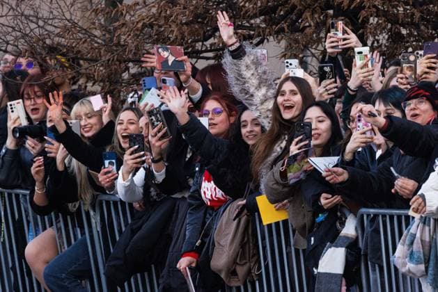 News - Prada - Celebrity Arrivals - Milan Fashion Week - Womenswear Fall Winter 2026 2027 Wooyoung fans are seen at the Prada fashion show during the Milan Menswear Fall Winter 2026 2027 Fashion Week on February 26, 2026 in Milan, Italy. Photo: Cinzia Camela. Milan Fondazione Prada Italy Copyright: xCinziaxCamelax xLiveMediax LPN_2317323