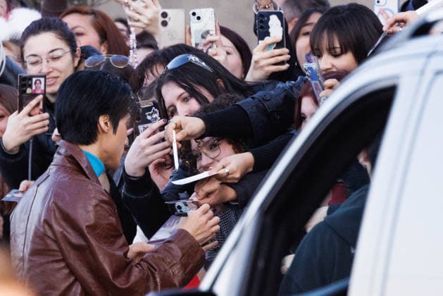 News - Prada - Celebrity Arrivals - Milan Fashion Week - Womenswear Fall Winter 2026 2027 Wooyoung is seen signing autographs at the Prada fashion show during the Milan Menswear Fall Winter 2026 2027 Fashion Week on February 26, 2026 in Milan, Italy. Photo: Cinzia Camela. Milan Fondazione Prada Italy Copyright: xCinziaxCamelax xLiveMediax LPN_2317326