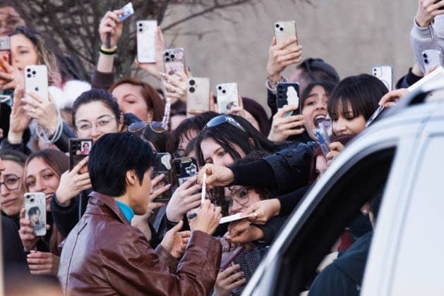 News - Prada - Celebrity Arrivals - Milan Fashion Week - Womenswear Fall Winter 2026 2027 Wooyoung is seen signing autographs at the Prada fashion show during the Milan Menswear Fall Winter 2026 2027 Fashion Week on February 26, 2026 in Milan, Italy. Photo: Cinzia Camela. Milan Fondazione Prada Italy Copyright: xCinziaxCamelax xLiveMediax LPN_2317327