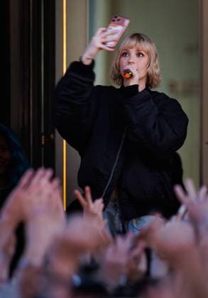 Belgian singer Angele pictured during a world premiere of Angele s new song and music video, Thursday 26 February 2026, in Brussels, The video is broadcasted at La Monnaie De Munt Royal opera building at the Place de la Monnaie Muntplein, in Brussels.  BENOITxDOPPAGNE 165446119