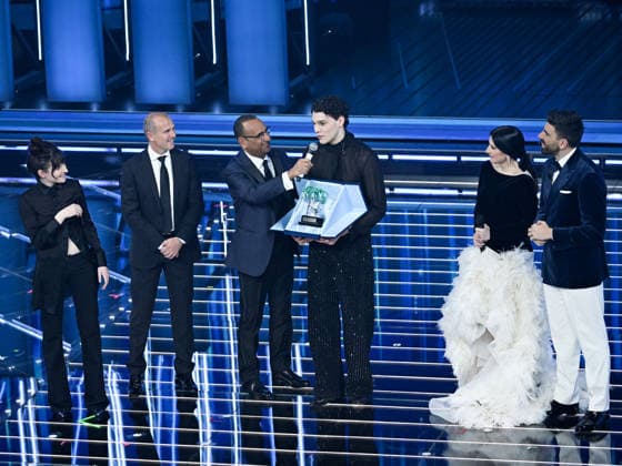 Sanremo, 76th Italian Song Festival. Third Night. Pictured: Niccolò Filipucci, winner of Sanremo Giovani, Angelica Bove, Carlo Conti, Laura Pausini, and Gianluca Gazzoli.  Copyright: xMaurizioxD Avanzox xipa-agency.netx xPoolxSanremox02x IPA_Agency_IPA72065510