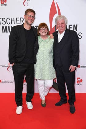 Rolf Zuckowski with his wife Monika Zuckowski and son Alexander Ali Zuckowski at the 17 GERMAN MUSIC AUTHORINNEN PRIZE at The Ritz Carlton in Berlin on 26 02 2026