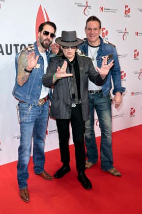 Alec Völkel, Udo Lindenberg and Sascha Vollmer at the 17 German Music Authors Award of GEMA 2026 at The Ritz Carlton Hotel Berlin, 26 02 2026 Foto:xS.xGabschx xFuturexImagex musikautorenpreis_6235