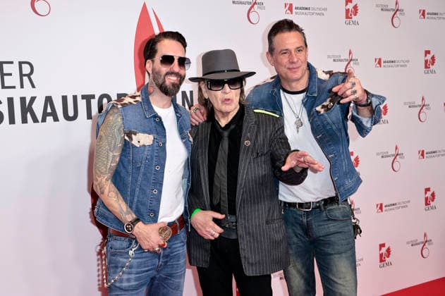 Alec Völkel, Udo Lindenberg and Sascha Vollmer at the 17 German Music Authors Award of GEMA 2026 at The Ritz Carlton Hotel Berlin, 26 02 2026 Foto:xS.xGabschx xFuturexImagex musikautorenpreis_6236