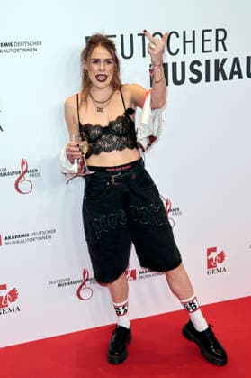 Lara Hulo at the 17 German Music Authors Prize of GEMA 2026 at The Ritz Carlton Hotel Berlin, 26 02 2026 Foto:xS.xGabschx xFuturexImagex musikautorenpreis_6240