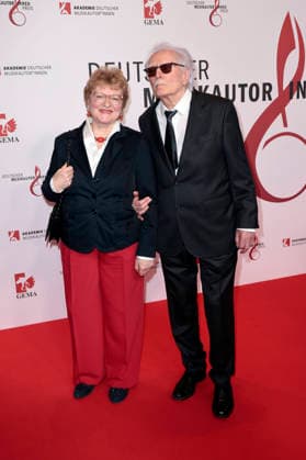 York Höller with accompaniment at the 17 German Music Authors Prize of GEMA 2026 at The Ritz Carlton Hotel Berlin, 26 02 2026 Foto:xS.xGabschx xFuturexImagex musikautorenpreis_6243