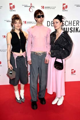 Lotta Kummer, Johann Bonitz and Nina Kummer from Blond at the 17 German Music Authors Award of GEMA 2026 at The Ritz Carlton Hotel Berlin, 26 02 2026 Foto:xS.xGabschx xFuturexImagex musikautorenpreis_6245