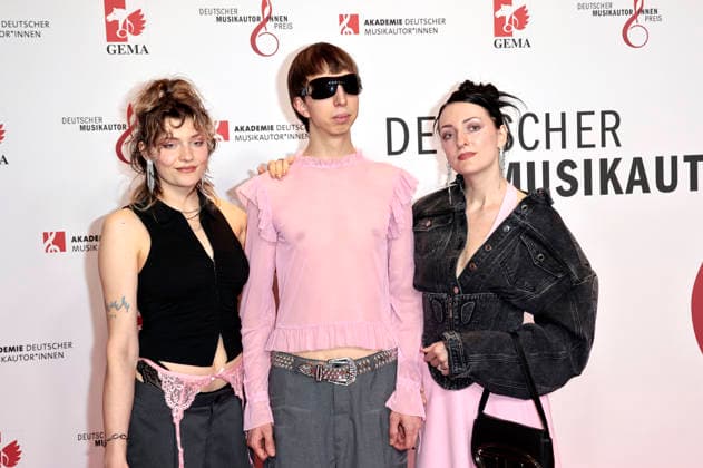 Lotta Kummer, Johann Bonitz and Nina Kummer from Blond at the 17 German Music Authors Award of GEMA 2026 at The Ritz Carlton Hotel Berlin, 26 02 2026 Foto:xS.xGabschx xFuturexImagex musikautorenpreis_6246