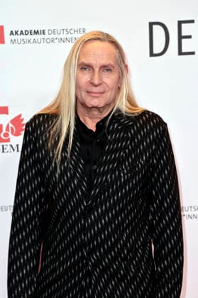Uwe Hassbecker at the 17 German Music Authors Prize of GEMA 2026 at The Ritz Carlton Hotel Berlin, 26 02 2026 Foto:xS.xGabschx xFuturexImagex musikautorenpreis_6248