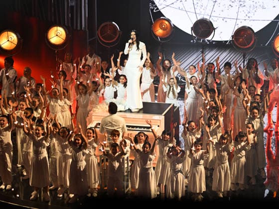 Sanremo, 76th Italian Song Festival. Third Night. Pictured: Laura Pausini singing with the Piccolo Coro Dell Antoniano.  Copyright: xMaurizioxD Avanzox xipa-agency.netx xPoolxSanremox02x IPA_Agency_IPA72068247
