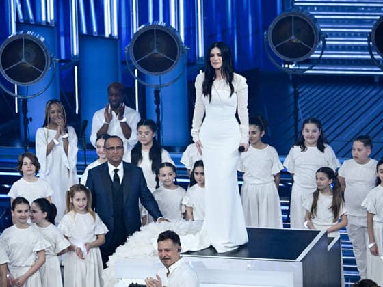Sanremo, 76th Italian Song Festival. Third Night. Pictured: Laura Pausini singing with the Piccolo Coro Dell Antoniano.  Copyright: xMaurizioxD Avanzox xipa-agency.netx xPoolxSanremox02x IPA_Agency_IPA72068425