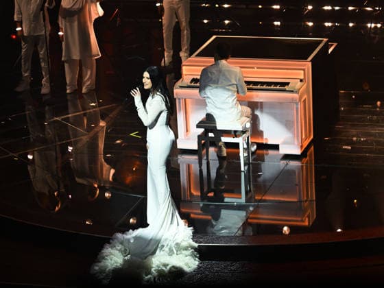 Sanremo, 76th Italian Song Festival. Third Night. Pictured: Laura Pausini singing with the Piccolo Coro Dell Antoniano.  Copyright: xMaurizioxD Avanzox xipa-agency.netx xPoolxSanremox02x IPA_Agency_IPA72068679