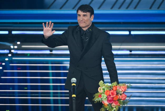 February 26, 2026, Sanremo, ITALY: Italian singer Sal Da Vinci performs on stage at the Ariston theatre during the 76th edition of the Sanremo Italian Song Festival, in Sanremo, Italy, 26 February 2026. The Music Festival runs from 24 to 28 February 2026. ANSA ETTORE FERRARI Sanremo ITALY  - ZUMAa110 20260226_zaf_a110_170 Copyright: xEttorexFerrarix