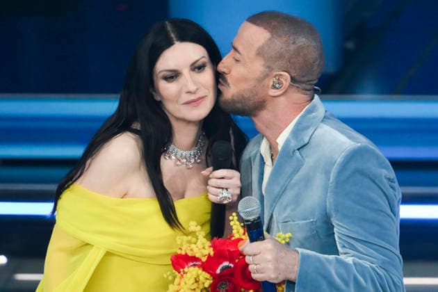 February 26, 2026, Sanremo, Italy: Italian singer Laura Pausini (L) with Italian singer Raf (R) on stage at the Ariston theatre during the 76th edition of the Sanremo Italian Song Festival, in Sanremo, Italy, 26 February 2026. The music festival will run from 24 to 28 February 2026. ANSA ETTORE FERRARI. Sanremo Italy  - ZUMAa110 20260226_zaf_a110_200 Copyright: xEttorexFerrarix