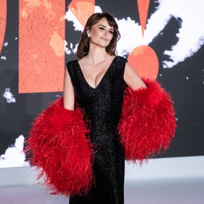 The World Premiere of THE BRIDE on Thursday 26 February 2026 PenÃ lope Cruz poses on the red carpet at The World Premiere of THE BRIDE on Thursday 26 February 2026 at Cineworld Leicester Square, London. ., Credit:Julie Edwards Avalon  Copyright: xJuliexEdwardsx xAvalonx 1078530879