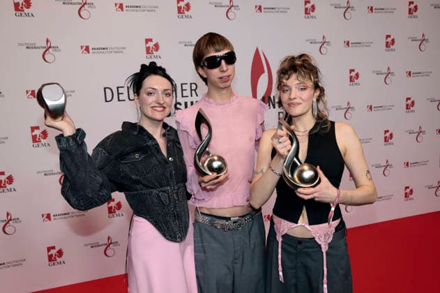 Nina Kummer, Johann Bonitz and Lotta Kummer from Blond at the 17 German Music Authors Prize of GEMA 2026 at The Ritz Carlton Hotel Berlin, 26 02 2026 Foto:xS.xGabschx xFuturexImagex musikautorenpreis_6293