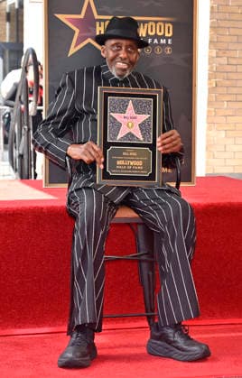 Entertainment Themen der Woche Actor and director Bill Duke holds a replica plaque during an unveiling ceremony honoring him with the 2,837th star on the Hollywood Walk of Fame in Los Angeles on Thursday, February 26, 2026.  LAP20260226121 JIMxRUYMEN