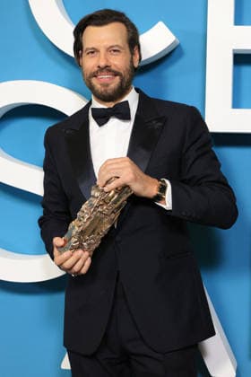 51st Cesar Ceremony Press Room Laurent Lafitte poses with the Best Actor Cesar Award during the 51st Cesar Film Awards held at l Olympia on February 26, 2026, in Paris, France. Photo by Jerome Domine ABACAPRESS.COM Paris France  Copyright: xDominexJerome ABACAx