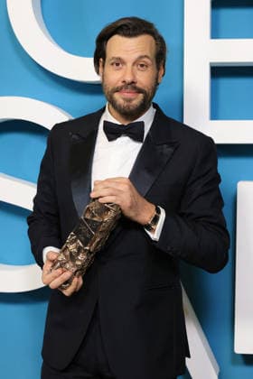 51st Cesar Ceremony Press Room Laurent Lafitte poses with the Best Actor Cesar Award during the 51st Cesar Film Awards held at l Olympia on February 26, 2026, in Paris, France. Photo by Jerome Domine ABACAPRESS.COM Paris France  Copyright: xDominexJerome ABACAx