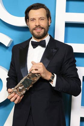 51st Cesar Ceremony Press Room Laurent Lafitte poses with the Best Actor Cesar Award during the 51st Cesar Film Awards held at l Olympia on February 26, 2026, in Paris, France. Photo by Jerome Domine ABACAPRESS.COM Paris France  Copyright: xDominexJerome ABACAx