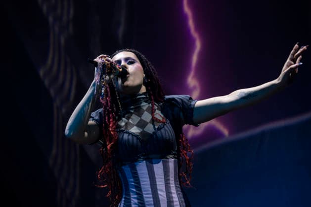 Absolutely performing live at The O2 Arena, London, 26 February 2026 Absolutely performing live at The O2 Arena, London, 26 February 2026 Absolutely (Abby-Lynn Keen) is a British singer-songwriter. Formerly known as à B, she is currently signed to S10 Entertainment and Epic Records. In addition to her work behind the scenes for other artists, Keen is also a solo artist blending R&B, pop, and EDM. Her debut album Cerebrum was released in 23., Credit:Dafydd Owen Avalon United Kingdom, London Copyright: xDafyddxOwenx xAvalonx 1078566136