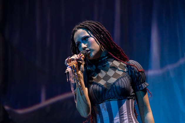 Absolutely performing live at The O2 Arena, London, 26 February 2026 Absolutely performing live at The O2 Arena, London, 26 February 2026 Absolutely (Abby-Lynn Keen) is a British singer-songwriter. Formerly known as à B, she is currently signed to S10 Entertainment and Epic Records. In addition to her work behind the scenes for other artists, Keen is also a solo artist blending R&B, pop, and EDM. Her debut album Cerebrum was released in 23., Credit:Dafydd Owen Avalon United Kingdom, London Copyright: xDafyddxOwenx xAvalonx 1078566159