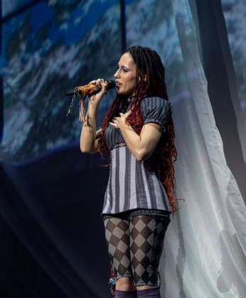 Absolutely performing live at The O2 Arena, London, 26 February 2026 Absolutely performing live at The O2 Arena, London, 26 February 2026 Absolutely (Abby-Lynn Keen) is a British singer-songwriter. Formerly known as à B, she is currently signed to S10 Entertainment and Epic Records. In addition to her work behind the scenes for other artists, Keen is also a solo artist blending R&B, pop, and EDM. Her debut album Cerebrum was released in 23., Credit:Dafydd Owen Avalon United Kingdom, London Copyright: xDafyddxOwenx xAvalonx 1078566316