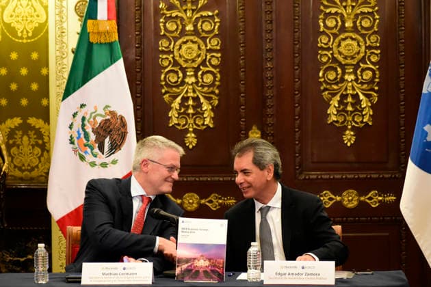 Secretary-General Delivers OECD Economic Surveys Delivers The Mexico 2026 Report Secretary-General of the Organisation for Economic Co-operation and Development, Mathias Cormann, delivers the OECD Economic Surveys: Mexico 2026 report to Mexico™s Minister of Finance and Public Credit, Edgar Amador Zamora, in the Pan-American Hall of the National Palace. on February 26, 2026 in Mexico City, Mexico. (Photo by Luis Barron Eyepix Group) Copyright: xLuisxBarronx xEyepixxGroupx LB_26022026_176996
