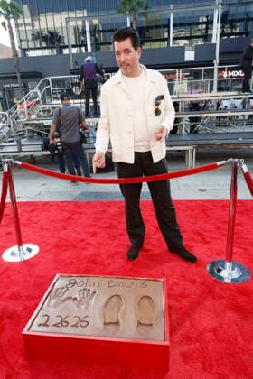February 26, 2026, Los Angeles, California, USA: Jonathan Scott at a ceremony honoring producer John Davis with hand and foot prints at the TCL Chinese Theatre IMAX. Los Angeles USA - ZUMAg107 20260226_zep_g107_048 Copyright: xNinaxPrommerx